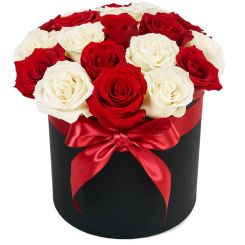 Утонченная элегия букет красно-белых роз